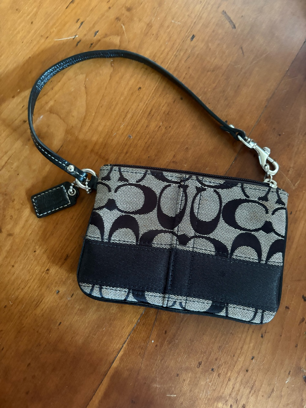 Coach Signature Jacquard Stripe Wrislet Wallet F42618 with Iconic C Logo Read on
